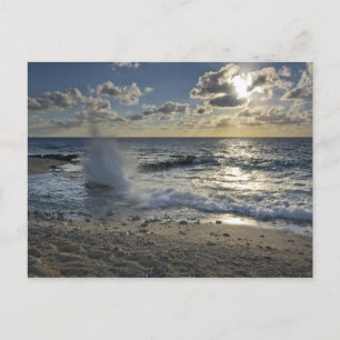 Carte Postale Mer des Caraïbes, Îles Caïmans.  Vagues déferlante
