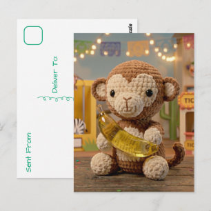 Carte Postale Mignon singe au crochet tenant une banane au zoo