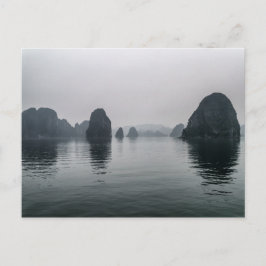 Carte Postale Misty Halong Bay Rock Islands, Vietnam
