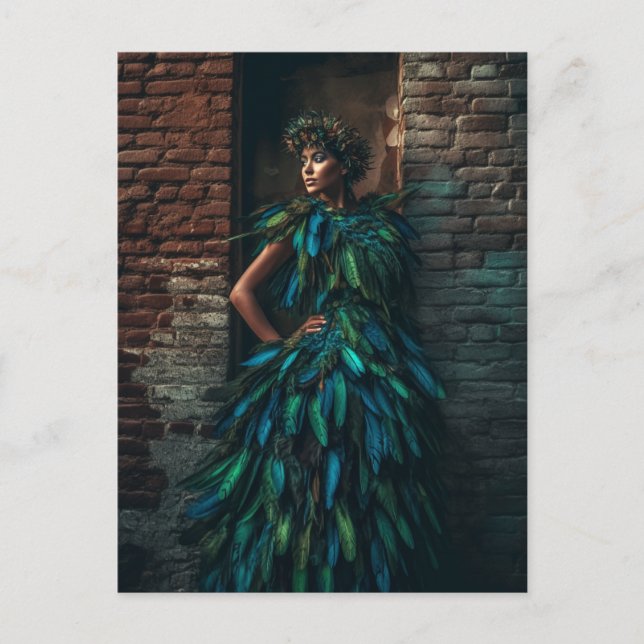 Carte Postale Modèle dans une robe en plumes vertes Pots contre  (Devant)