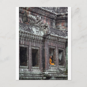 Carte Postale Moine bouddhiste méditant le temple d'Angkor Vat