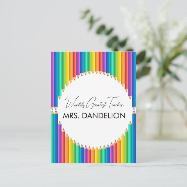 Carte Postale Monde Enseignant le plus grand Rainbow Crayons Sch (Debout devant)