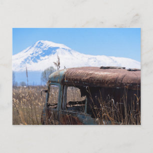 Carte postale montagne Ararat et bus rouillé