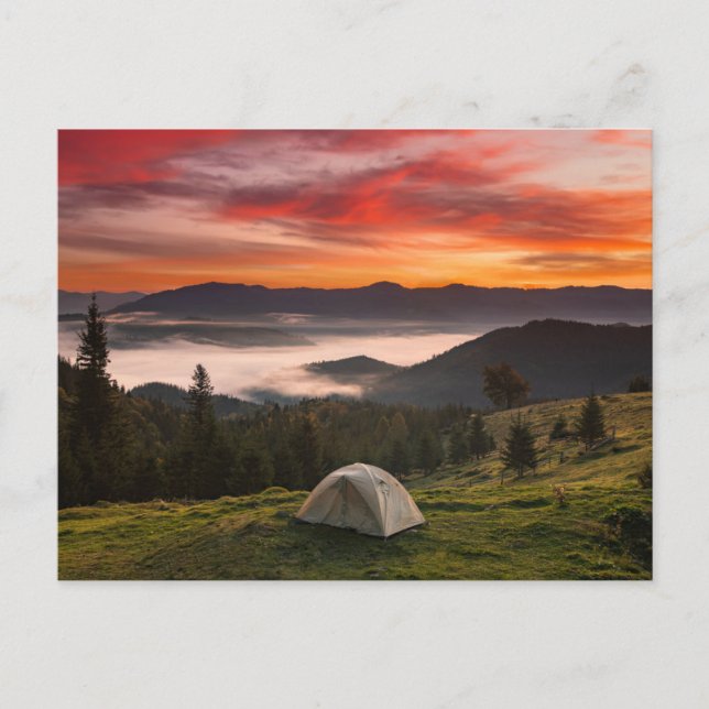 Carte Postale Montagnes | Lever de soleil brumeux en camping (Devant)