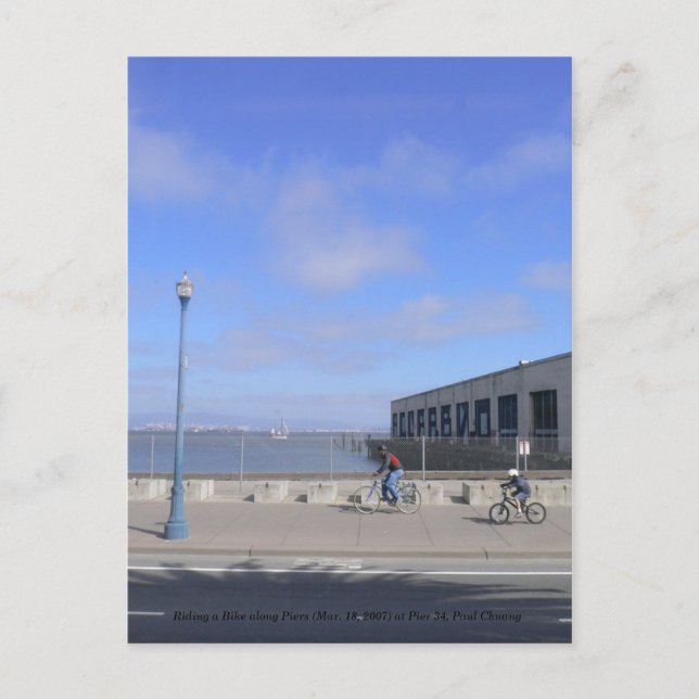 Carte Postale Monter à vélo le long de Piers... (Devant)