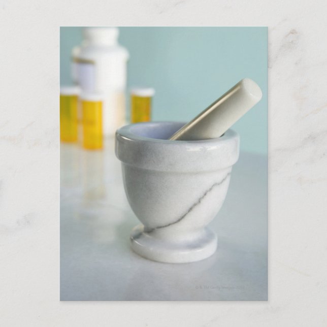 Carte Postale Mortier et pilon, bouteilles de pilules en arrière (Devant)