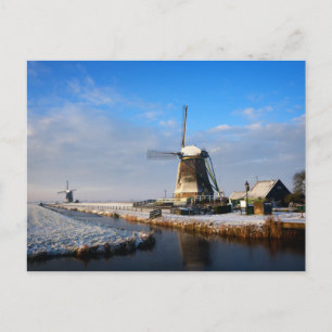 Carte Postale Moulin à vent dans la neige dans un paysage hivern