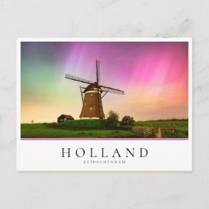 Carte Postale Moulin à vent traditionnel sous les aurores boréal