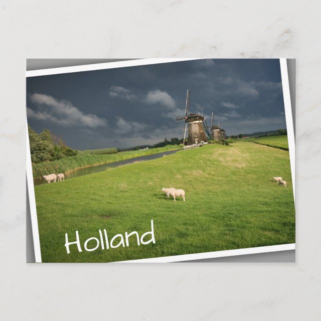 Carte Postale Moutons avec moulins à vent sous des nuages sombre (Devant)