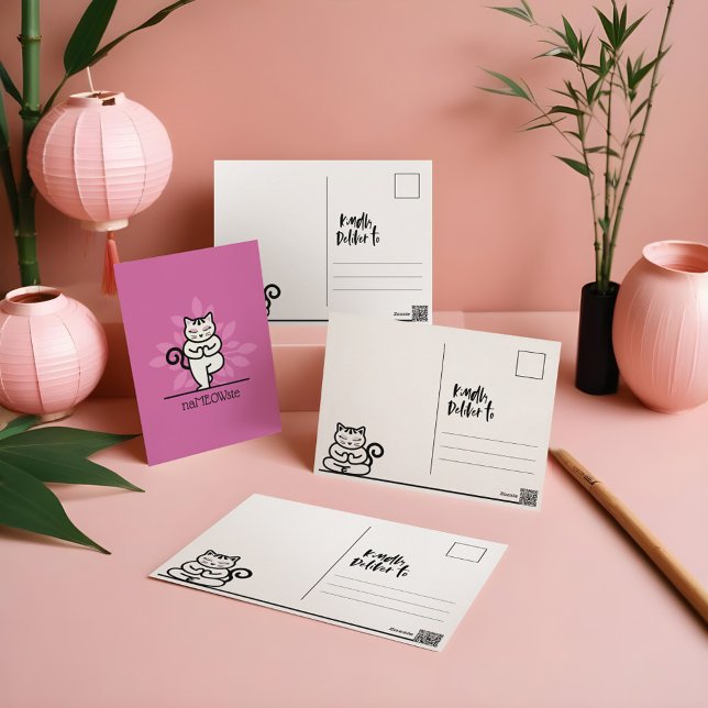 Carte Postale NaMEOWste Chat dans un arbre de Yoga méditant Pose (NaMEOWste Cat In a Yoga Meditating Tree Pose Pink Postcard)