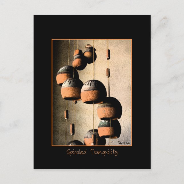 Carte Postale Nature morte avec carillons en argile en spirale (Devant)