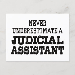 Carte Postale Ne sous-estimez jamais un assistant judiciaire