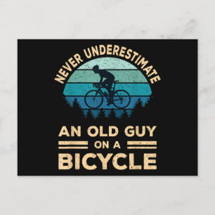 Carte Postale Ne sous-estimez jamais un vieil homme à vélo drôle