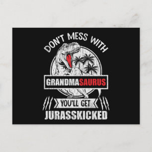 Carte Postale Ne touchez pas à Grand-mère Saurus Famille de dino