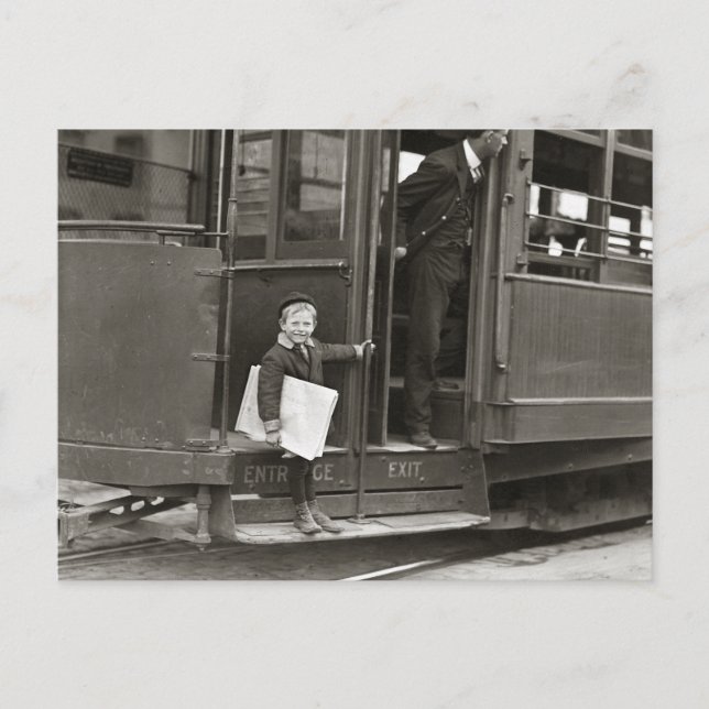 Carte Postale Newsboy Riding Trolley, 1910 (Devant)