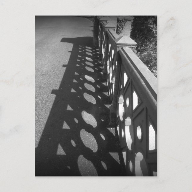 Carte Postale Noir et blanc Pont Casting Shadow Silhouette (Devant)