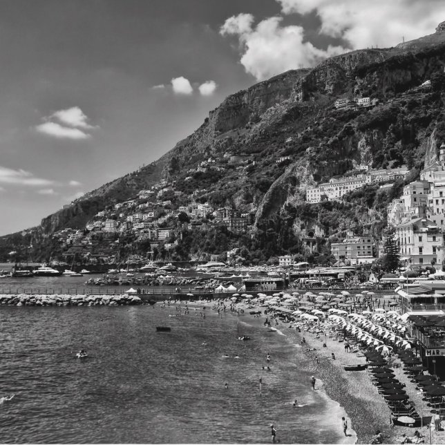Carte Postale Noir Et Photographie De La Côte Amal (Amalfi's allure: Where adventure meets tranquility, shared through handwritten notes and heartfelt i)