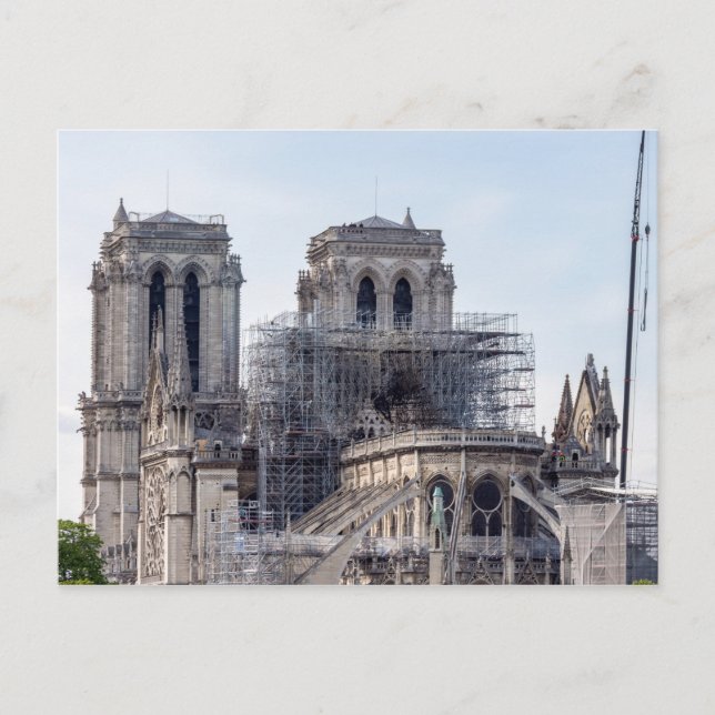 Carte Postale Notre Dame de Paris, le lendemain du feu de 2019 (Devant)