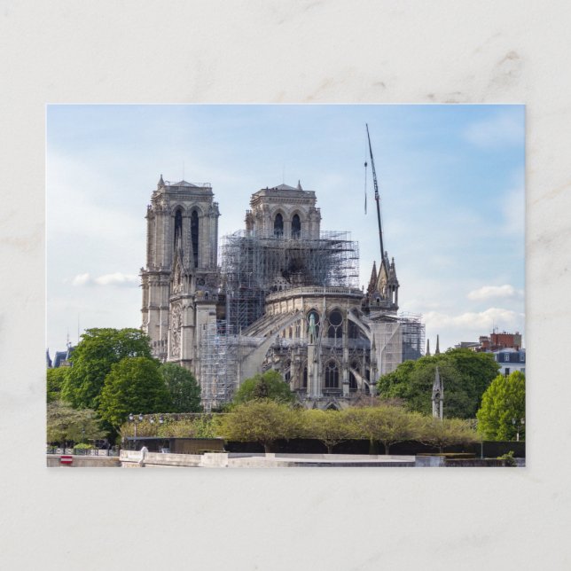Carte Postale Notre Dame de Paris, le lendemain du feu de 2019 (Devant)