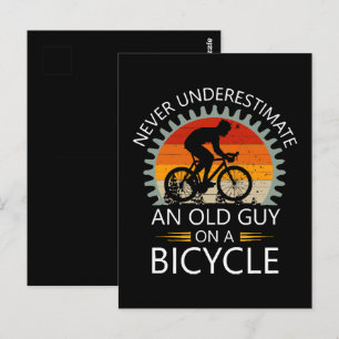 Carte Postale N'undermettez jamais un vieil homme à vélo