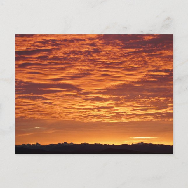 Carte Postale Orange Sky over Mountain Range. (Devant)