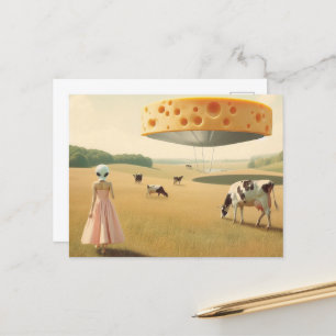 Carte Postale OVNI de fromage et Alien dans un pâturage laitier
