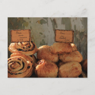 Carte Postale Pain français dans un étal de marché