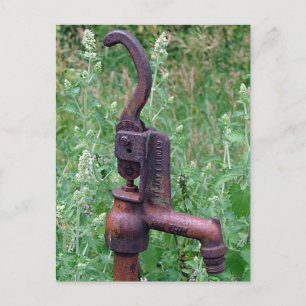 Carte Postale Pas d'eau rouillée ouverte sur une ferme abandonné