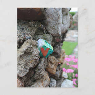 Carte Postale Petit Coeur Peint Rocher sur Rock Wall