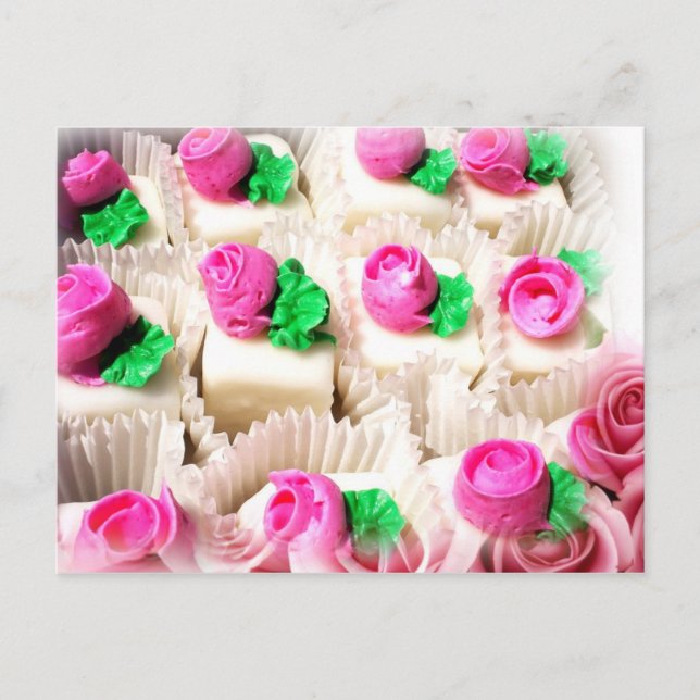 Carte Postale Petit Fours surmonté de délicats roses roses roses (Devant)