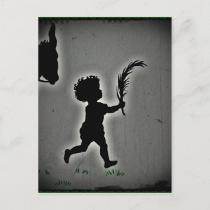 Carte Postale Petit garçon avec un Palm Frond