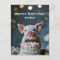 Petit porcelet grignotant un gâteau d'anniversaire