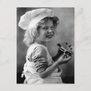 Carte Postale Petite boulangère mangeuse tarte