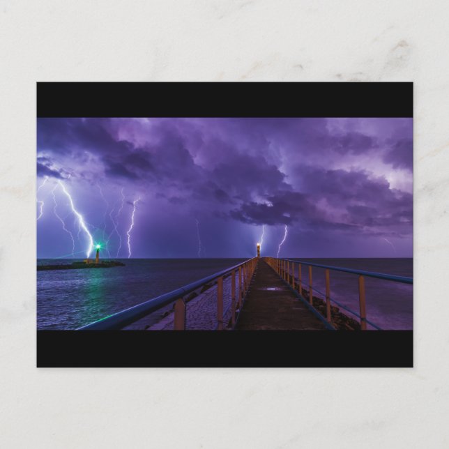 Carte Postale Phare en orage violet avec pluie (Devant)