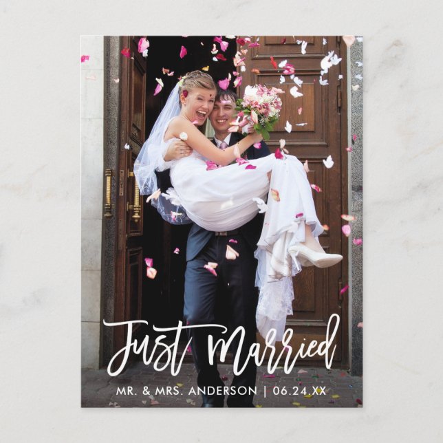 Carte Postale Photo de mariage Juste mariés Écriture moderne au  (Devant)