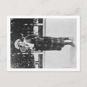 Carte Postale Photo d'une femme en tenue de tennis