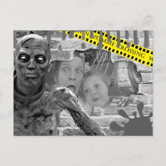 Carte Postale Photo personnalisée Halloween piégée derrière le m