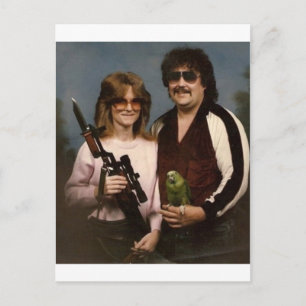Carte Postale Photos de Famille Awkward - Couple avec perroquet!