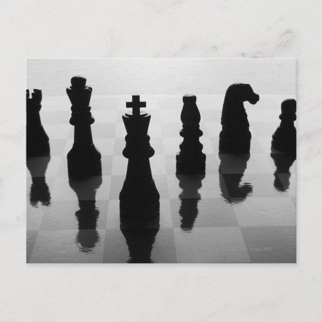 Carte Postale Pièces d'échecs sur l'échiquier en noir et blanc (Devant)