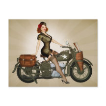 Carte postale Pinup de moto de l'armée du sergent
