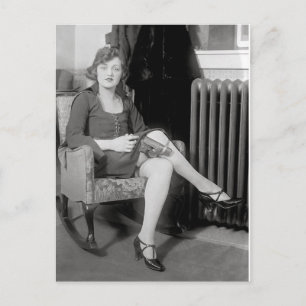 Carte Postale Pistolet caché dans la jarretière, 1922