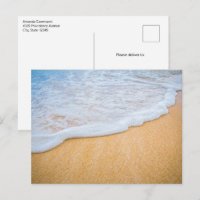 Plage de sable avec ressac écumant
