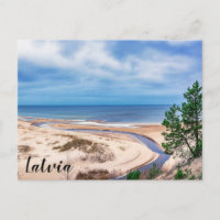 Plage de sable blanc près de la mer Baltique en Le