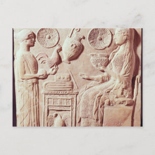 Carte Postale Plaque d'une femme offrant des cadeaux à un siège