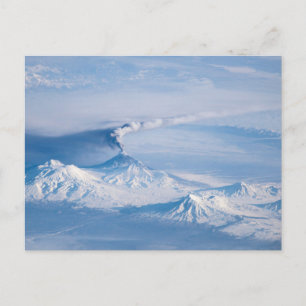 Carte Postale Plume Émanant Du Volcan Kliuchevskoi.