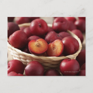 Carte Postale Plums dans le panier
