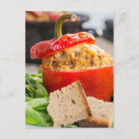 Poivrons farcis au four avec sauce à la viande et