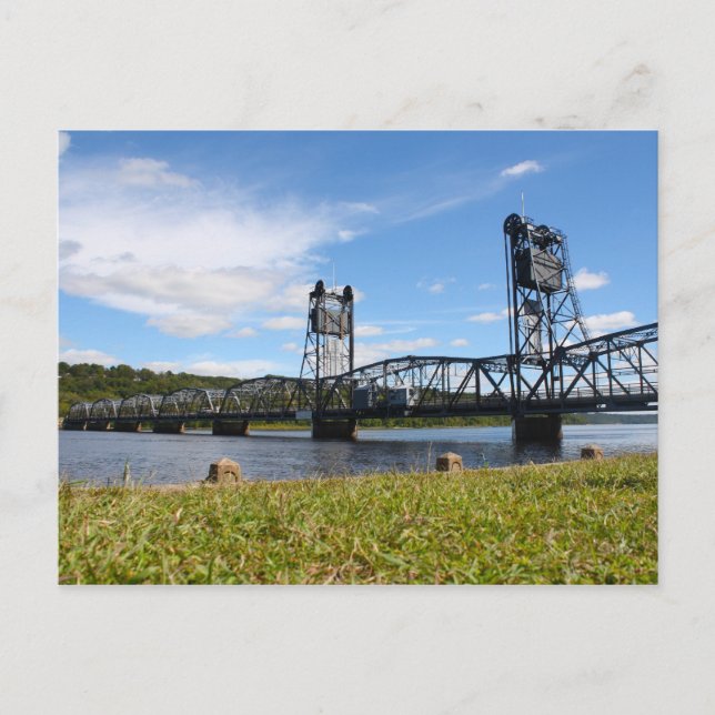 Carte Postale Pont de levage en eau douce et pelouse (Devant)