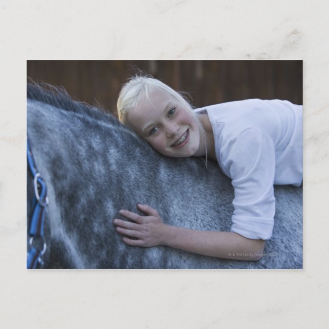 Carte Postale portrait de la jeune fille sur cheval blanc (Devant)
