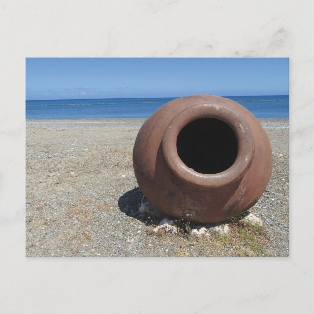 Carte Postale Pot grec traditionnel en terre cuite sur la plage (Devant)